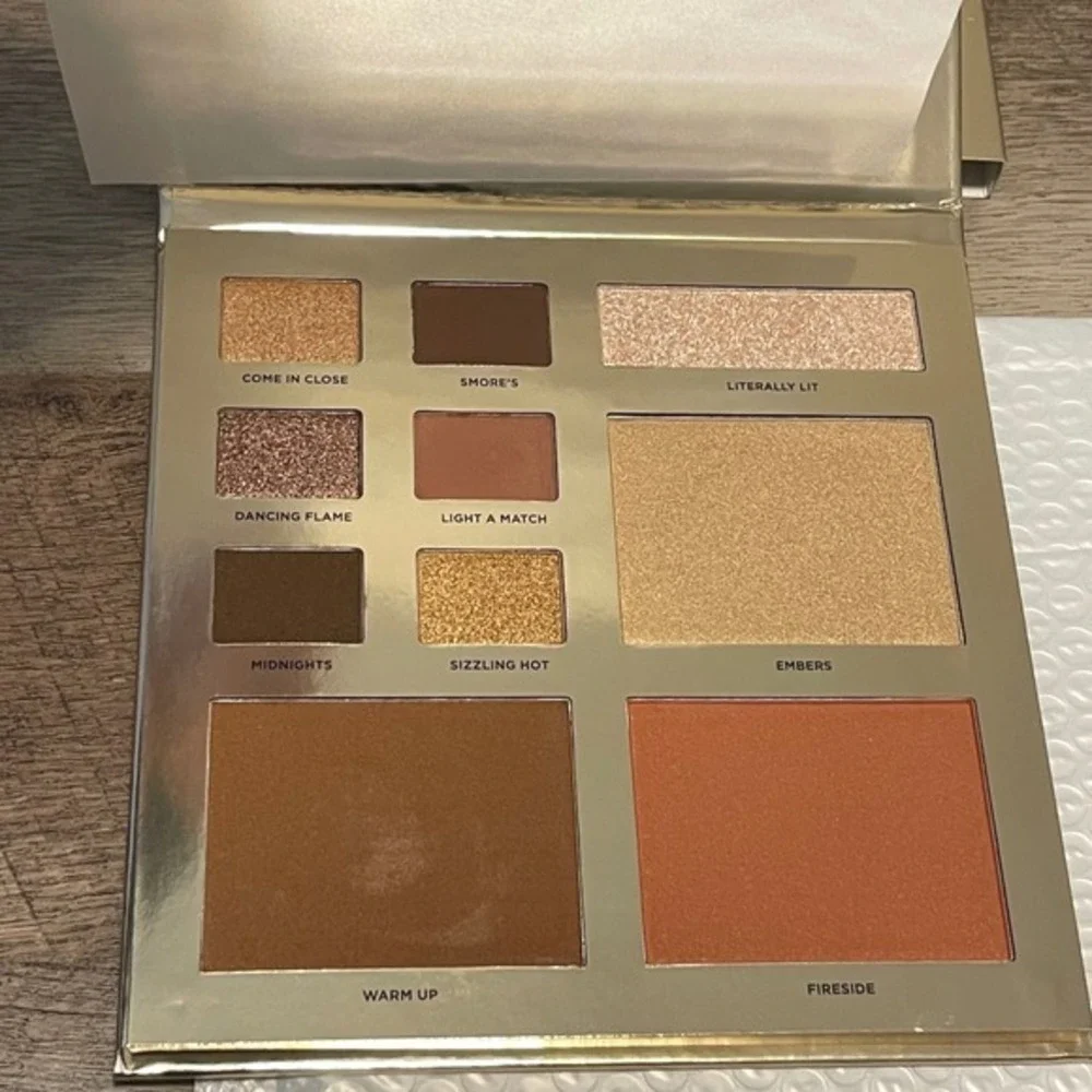 Iconic London Heat of the Moment Face Eye Palette 36g 1.26oz‎